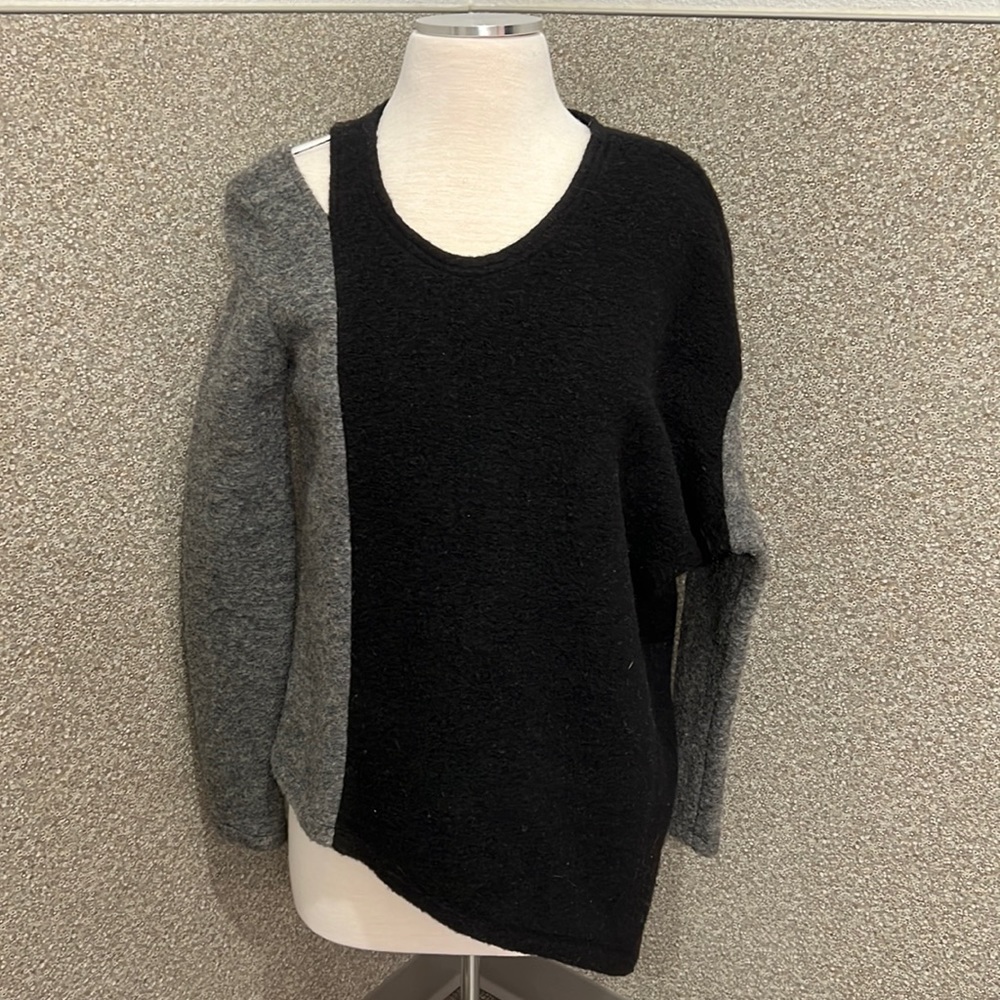 Hanah Black and Gray Asymmetrical Wool Blend Scoop Neck Sweater Size Small